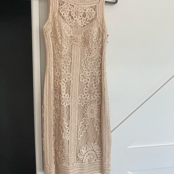Beautiful cream colored lace Sue Wong formal cocktail dress in a size 6. - Picture 3 of 6